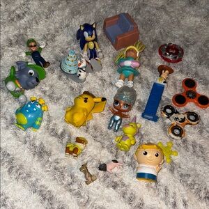 Assorted Kids Toys paw patrol, Pokémon, cabbage patch, Luigi,sonic,spinners